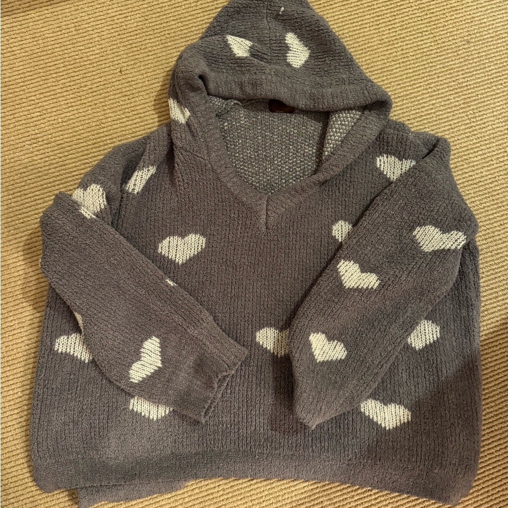 POL Gray V-Neck Sweater with White Hearts